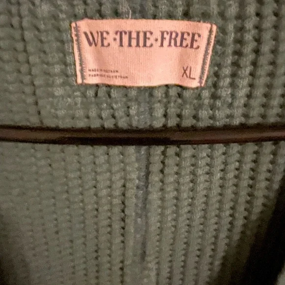 We The Free Deep Green V-Neck top - Picture 3 of 4